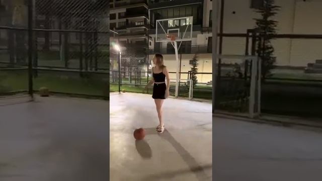 Баскетболистка…