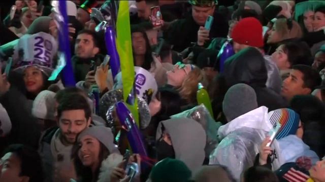 LIVE_ New York brings in 2025 with the Time's Square Ball Drop