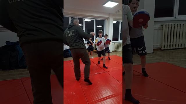 Защита от мидл кика