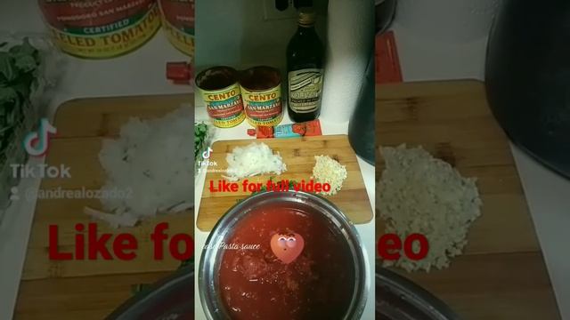 pasta sauce 😋 #pasta #sauce  #pastasauce #sanmarzanotomatoes #italianfood #food #fromscratch