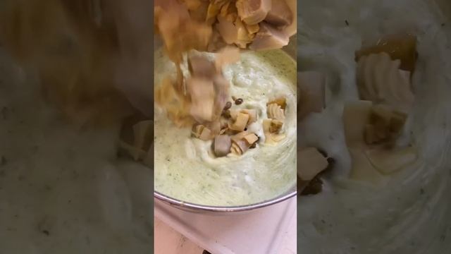 Creamy artichoke pasta
