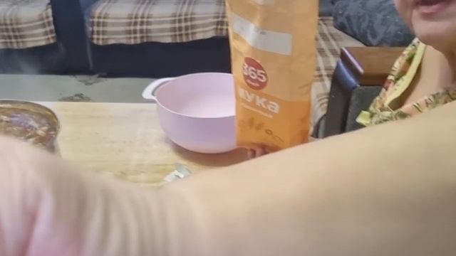 фкусная минутка-после праздничная солянка,пюрЕшечка с запеченой курочкой и пирог с творогом и вишни