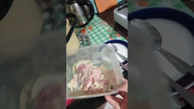 Жареные окорочка в маринаде на сковороде.