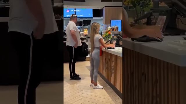 Огромная грудь у худой девочки