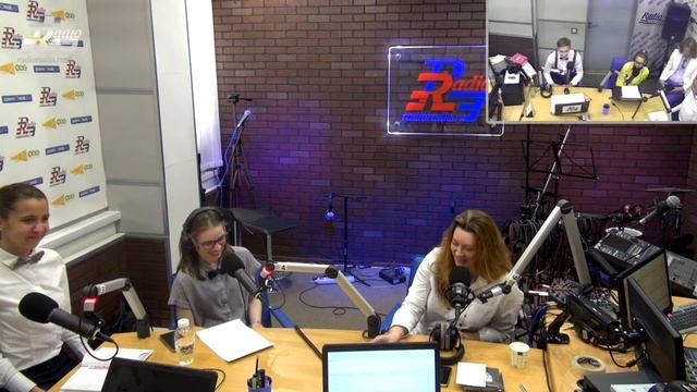 Певица Ирина Крутова в гостях у Молодежного радио клуба Михаила Куницына на RadioRadio