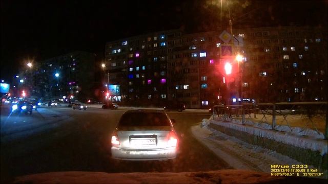 Обманул всех на дороге.
