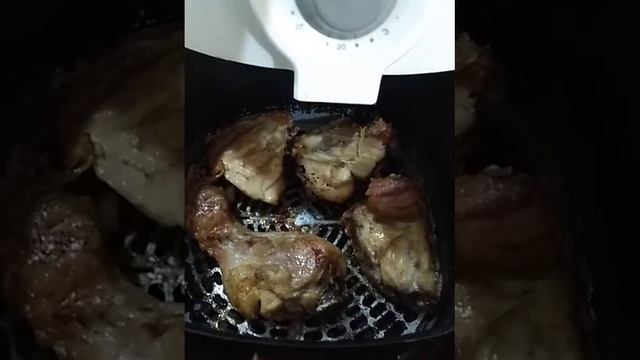 Coxa e sobrecoxa assada na Air fryer.