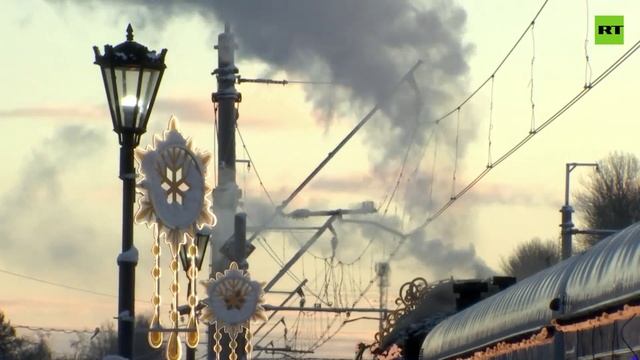 Сказочный поезд Деда Мороза прибыл в Санкт-Петербург