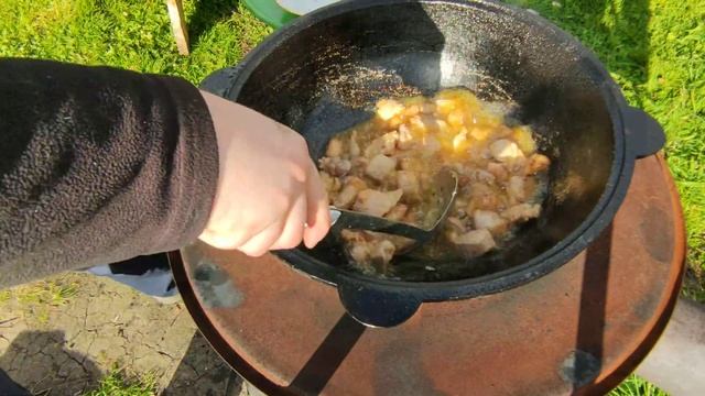 Плов из маринованной шейки свинины