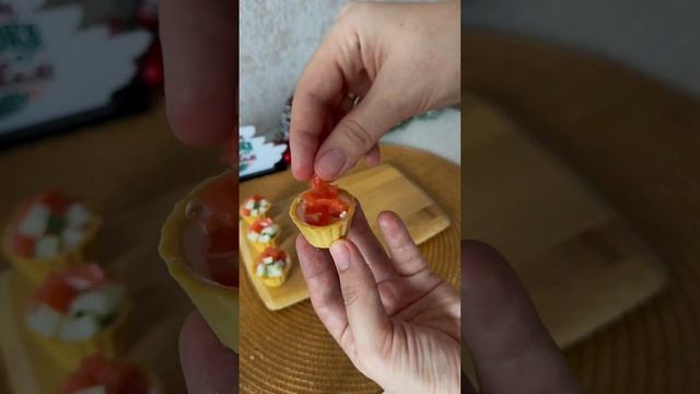 Тарталетки с красной рыбой