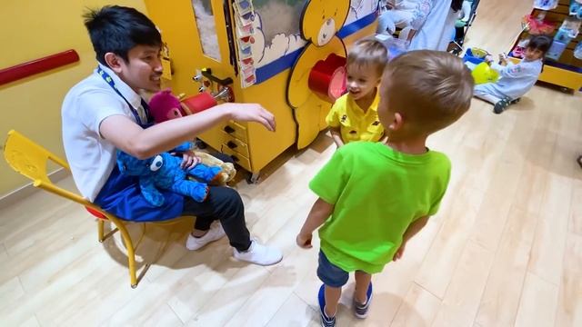 Влад и Никита сами создают себе игрушки