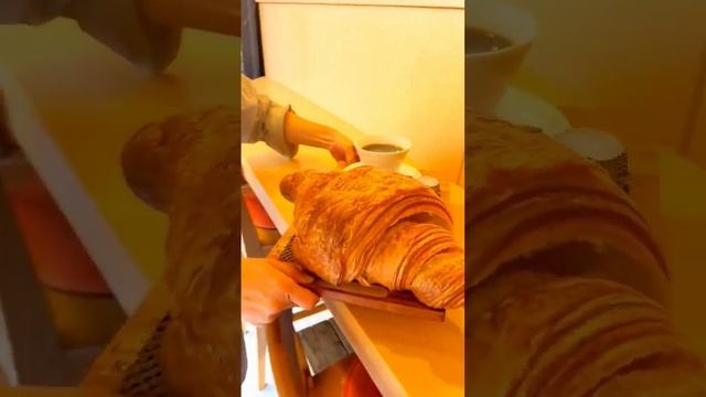 Croissant Godzilla 🥐 #japon