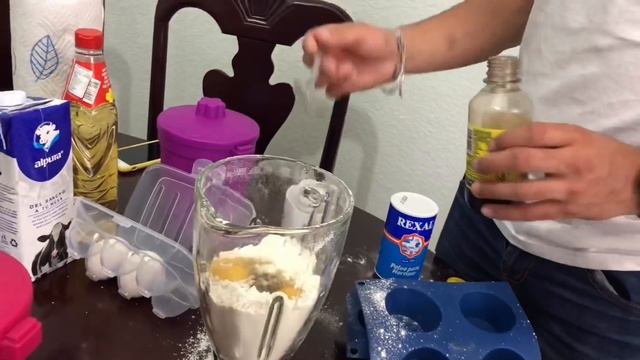 Receta Fácil de Cupcakes  🧁 / Mamá a los 20 ft. Papá a los 21