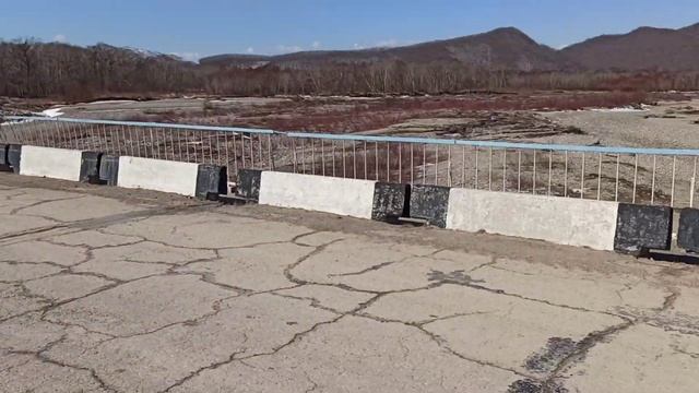 Расчистка русел рек, заготовка бросовой древесины, бесхозяйственное отношение к лесу.