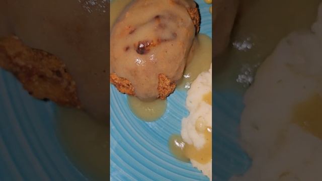 Brocolli cheese stuffed chicken breast! Mashed potatoes and gravy! Peas! Delicious! 😋 #shorts #food