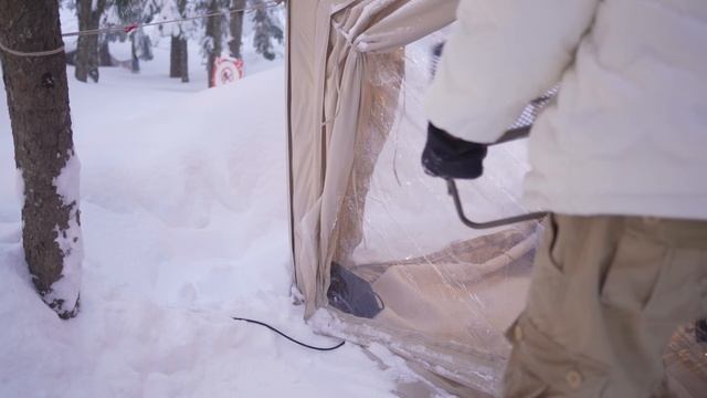 Поход в новую воздушную палатку в снежную бурю