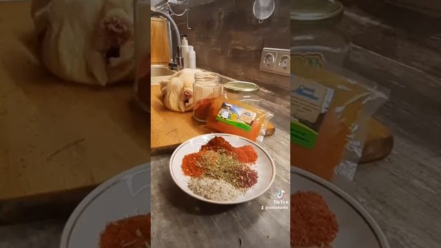 ЗАПЕЧЁННАЯ КУРОЧКА #курица #запечённая #вдуховке #shorts