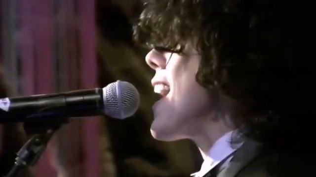 LP - Performs at W HOTEL in Seattle 10 05 2012