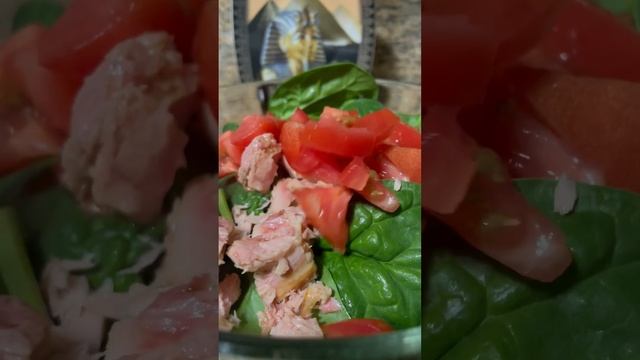 Green Tuna Salad #salad #tuna #pepper #spinach  #mariscos #ensalada