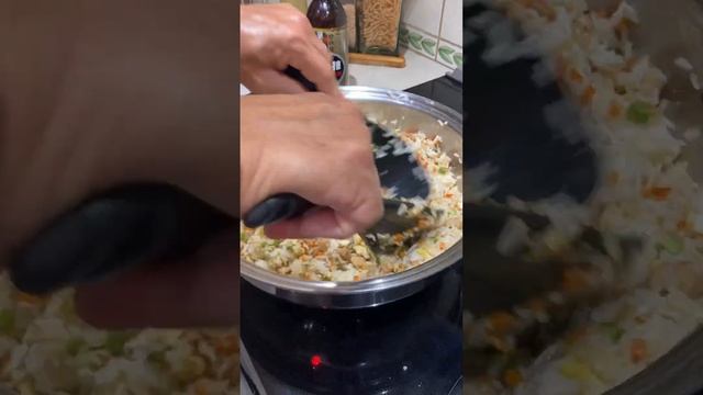 Watch this wok spin! Uncle Tai-Pow and Aunty B whip up chicken fried rice in no time! FUIYOH 😋
