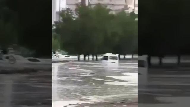 Города Мекка и Медина ушли под воду в результате масштабного наводнения в Саудовской Аравии