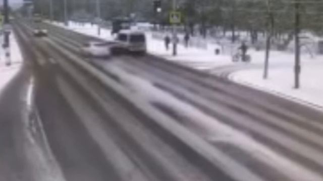 HRANILIHE
#2 в этом видео будет 3 авари которые в сумме унесли жизни 6 человек