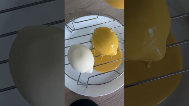 Lemon mousse cakes