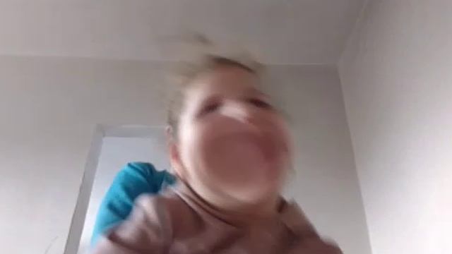мы вдвоём танцуем с сестрой🤙