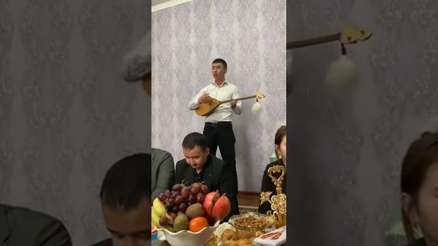 Күміс құмған ай -Домбыра