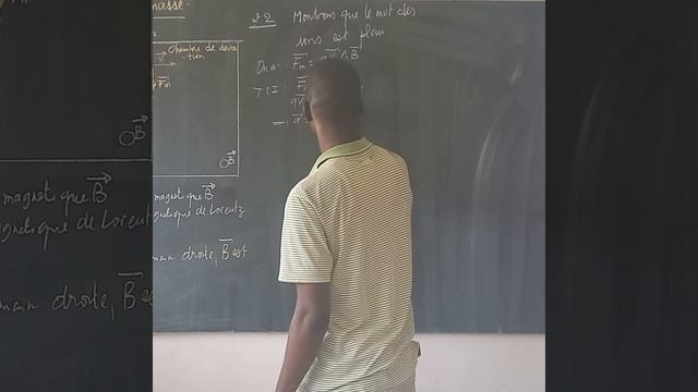 Spectrographe de Masse / Mouvement d'une particule chargée dans un champ magnétique uniforme