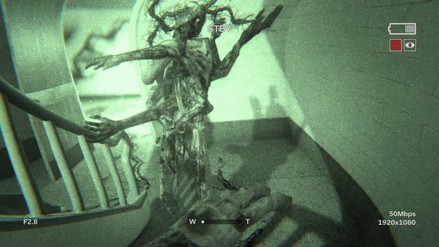 Outlast 2 - что он делает с мусоркой? Ахахаха