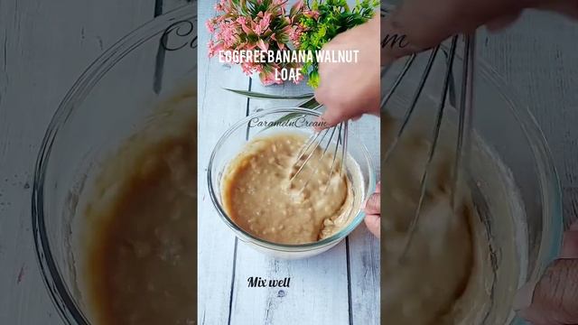 Eggfree Banana Walnut Loaf #shorts #youtubeshorts #viral #CaramelnCream