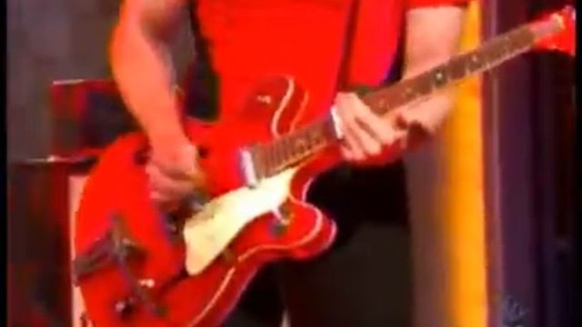 The White Stripes Live - Let's build a Home / Goin' Back to Memphis (Conan 4-25-2003)