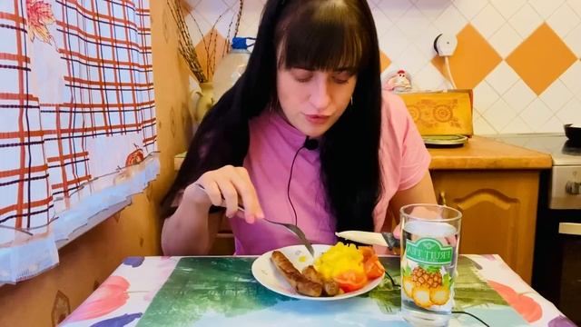 МУКБАНГ КОЛБАСКИ С ЧЕСНОКОМ/РЫБНЫЙ СУП/ ПЮРЕ #asmr #breakfast #mukbang #обзор #food #обзор