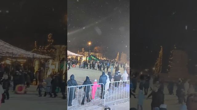 Еще немного Рождественской программы на Соборной площади 🎄