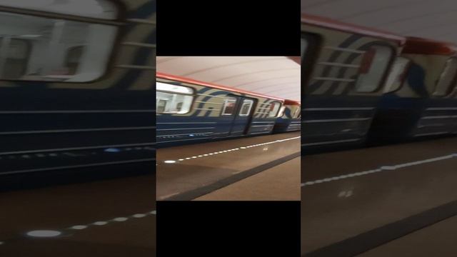 81-717) номерной уезжает со станции 
Марьина роща