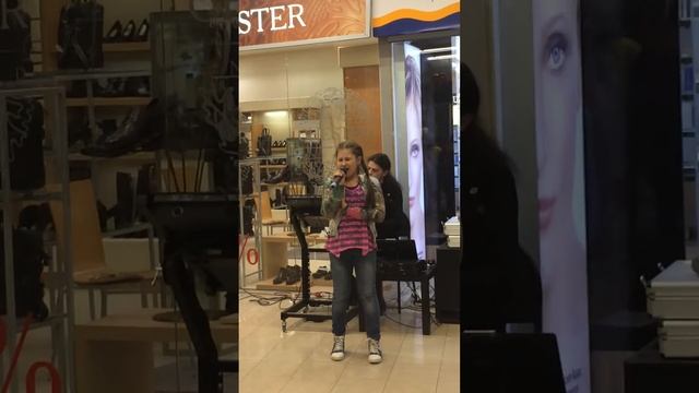 Ксения Батурина Wresking ball