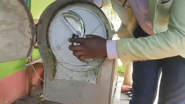 Sukuma wiki cutting machine Kisii innovation . whatsup me 0720698262 . we deliver to your door step
