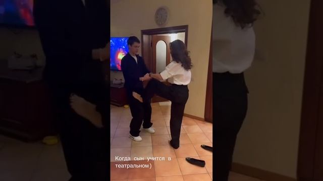Сын Екатерины Климовой от Игоря #петренко настолько вырос, что носит маму на руках ❤ #юмор #актриса