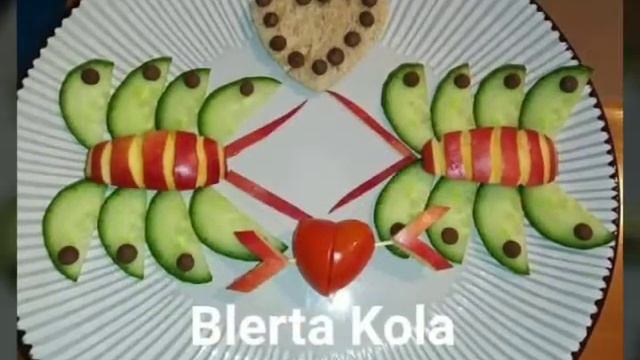 Zbukurime te thjeshta. Disa foto me molle. Kastraveca. Domate e vogel. Qokollata te vogla. Buk tost