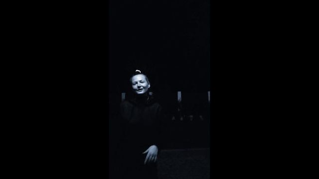 Ритмы - Сюзанна Мальбэк, пою возле моря.