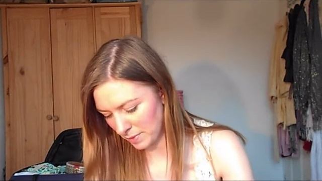 holiday packing mini series, whats in my makeup/ toiletries bag