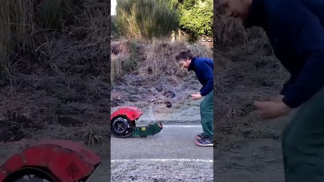 Делает вещи из старого хлама