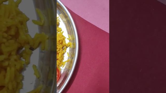 Bhai 😋😋apne haath ka chawal chuka hua salad bhi hai 🥰 Maje a gye #shorts