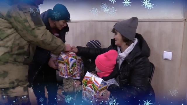 Полицейские привезли подарки детям на освобожденных территориях