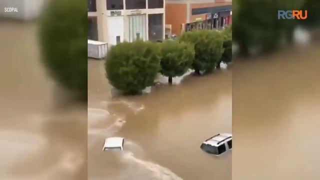 Улицы Мекки и Медины затопило из-за наводнения в Саудовской Аравии