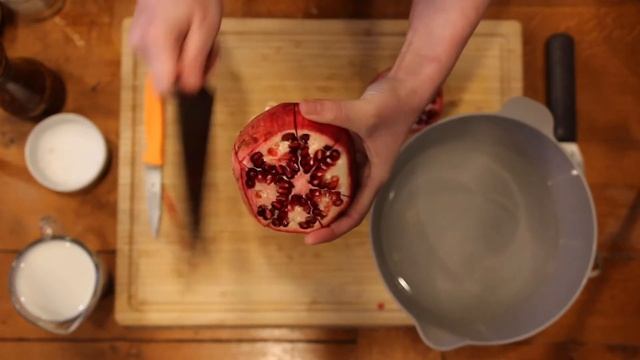 Quick Kitchen Tips: De-Seeding a Pomegranate