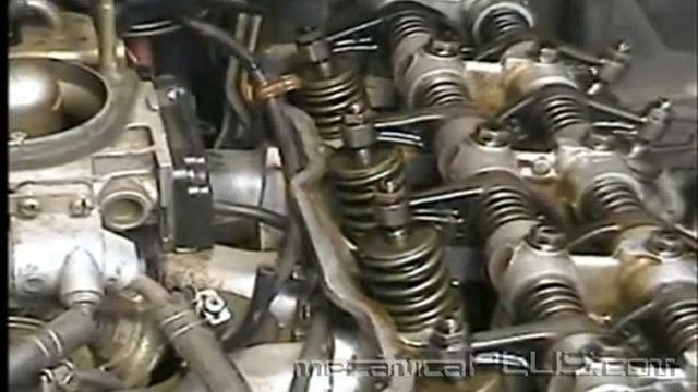 Ajuste de Motor NISSAN 2.4 6a parte - Colocando el múltiple de admisión 2 - www.mecanicaplus.com