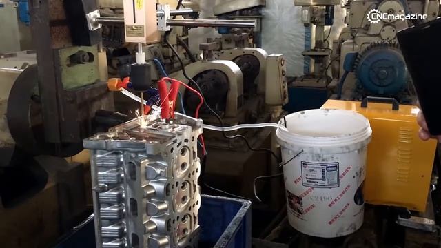 Тест: удаление экстрактором сломанного метчика в блоке цилиндров дизельного двигателя