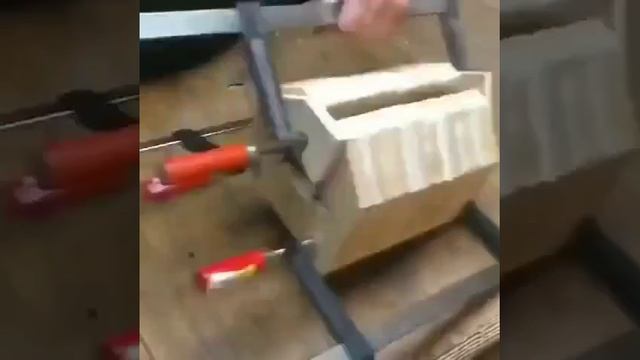 Наковальня из рельса и фанеры.